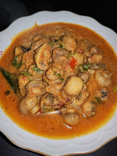மண்சட்டி காளான் கறி(Mushroom curry recipe in tamil) செய்முறை முக்கிய புகைப்படம்