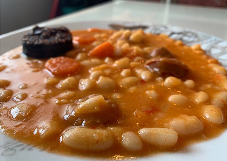 Alubias blancas con chorizo y morcilla