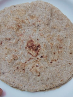 फलाहारी कुट्टू का पराठा(falahari kuttu ka paratha recipe in hindi) रेसिपी मुख्य फोटो