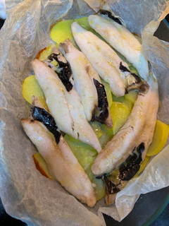 Una foto de Pescadillas con patatas al horno