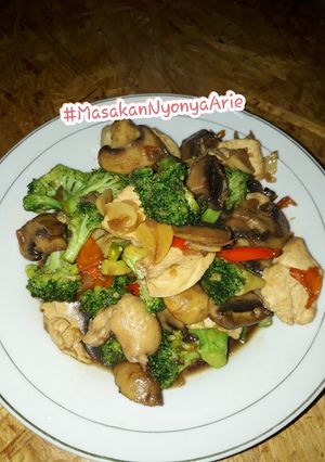 Foto resep Tumis/Cah brokoli,jamur kancing dan ayam