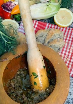 Une photo de 🐬Tartare d’Anchois en conserve ail 🧄 des ours🥫 façon toastinettes