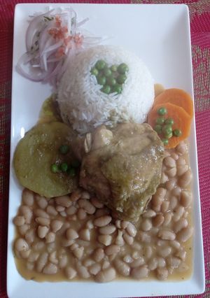 Una foto de Seco de Pollo Estilo James Salaz