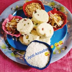 A picture of Instead kalakand /milk cake 😋mishri mawa 😋😊.