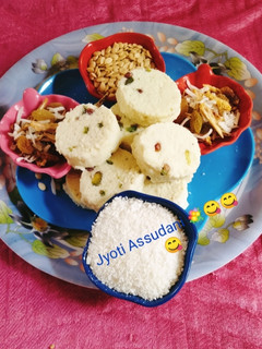 A picture of Instead kalakand /milk cake 😋mishri mawa 😋😊.
