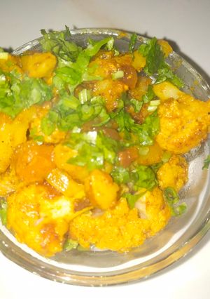 आलू फ्लावर की मसालेदार सूखी सब्जी (Aloo flower i masaledar sookhi sabzi recipe in hindi) रेसिपी मुख्य फोटो