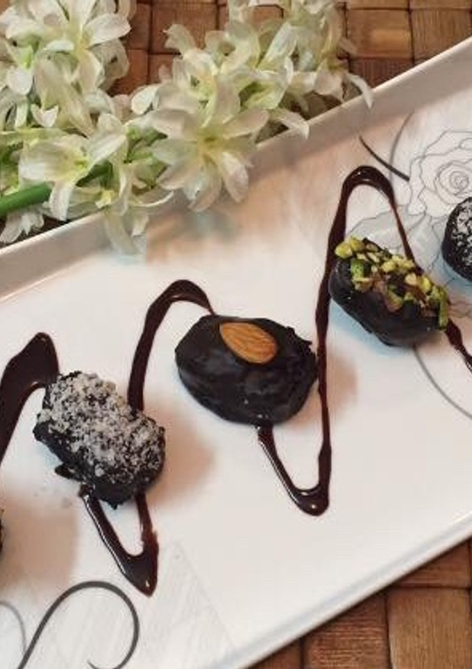 A picture of Chocolate Stuffed Assorted Dates.
