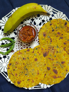 કેળા મેથી ના થેપલા (Kela Methi thepla recipe in Gujarati) રેસીપી મુખ્ય ફોટો
