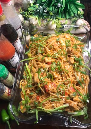 A picture of Pasta chicken chowmin.
