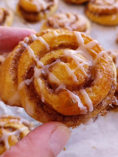 Una foto de Mini rollitos de canela