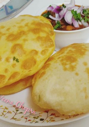 छोले भटूरे (chole bhature recipe in Hindi) रेसिपी मुख्य फोटो