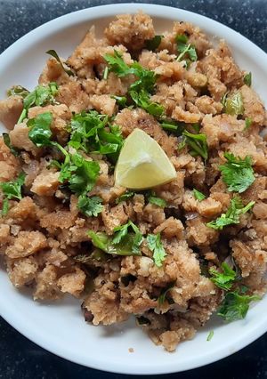 उपमा/उप्पीट(upma recipe in marathi) रेसिपी चे मुख्य फोटो 