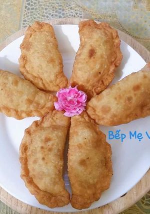 Hình của món Bánh gối nhân thịt gà.
