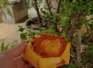 Una foto de CANASTITAS DE ZAPALLO, CEBOLLA CARAMELIZADA Y QUESO🧅🧀