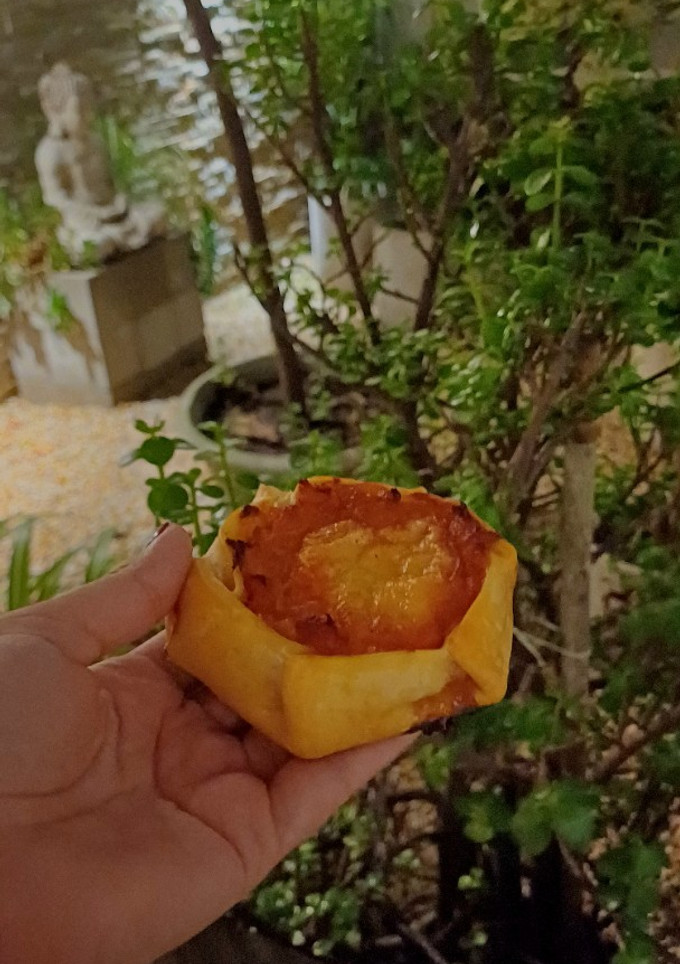 Una foto de CANASTITAS DE ZAPALLO, CEBOLLA CARAMELIZADA Y QUESO🧅🧀