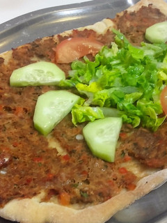 Una foto de Lahmacun "la pizza turca"