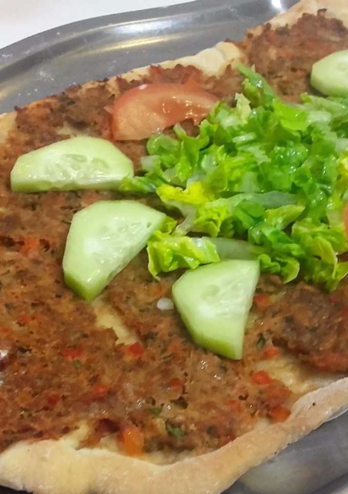 Una foto de Lahmacun "la pizza turca"