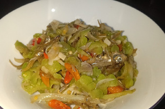 Bagaimana Menyiapkan Oseng Pare Teri yang Menggugah Selera