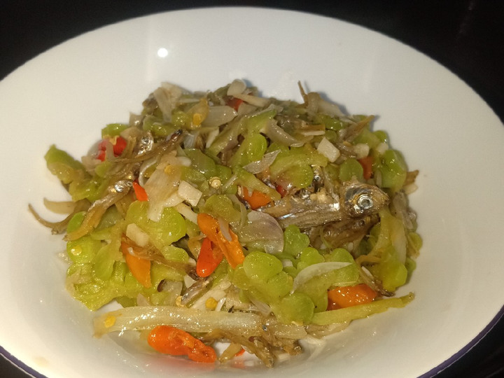 Bagaimana Menyiapkan Oseng Pare Teri yang Menggugah Selera