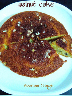 अखरोट का सूजी केक (Akhrot ka suji cake recipe in Hindi) रेसिपी मुख्य फोटो