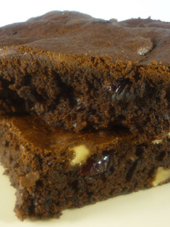 Vörösáfonyás-diós brownie recept fotója