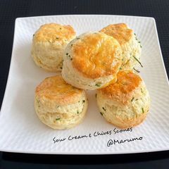 A picture of Sour Cream & Chives Scones.