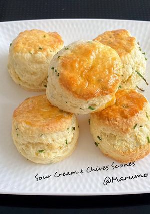 A picture of Sour Cream & Chives Scones.