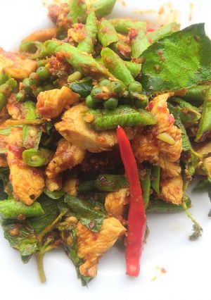 รูปของ พริกแกงไก่ถั่วฝักยาว​ เมนูอาหารคลีน