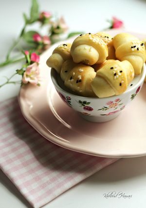 A picture of Mini Cheese Croissant.