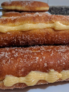 Una foto de SUSO, Pastel dulce, relleno de Crema Pastelera...!😋