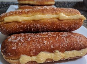 Una foto de SUSO, Pastel dulce, relleno de Crema Pastelera...!😋