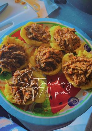 Una foto de Tostones rellenos a lo cubano 🇨🇺