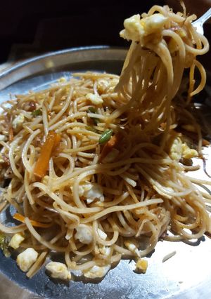 এগ চাওমিন (egg chowmein recipe in bengali) রেসিপির প্রধান ছবি