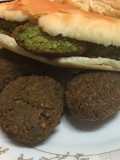 خبز النان بالفلافل