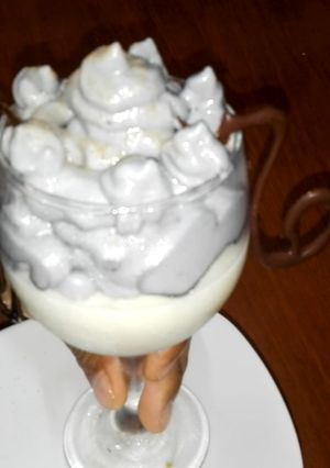 Una foto de Mousse de arroz con leche y espuma de mazamorra morada