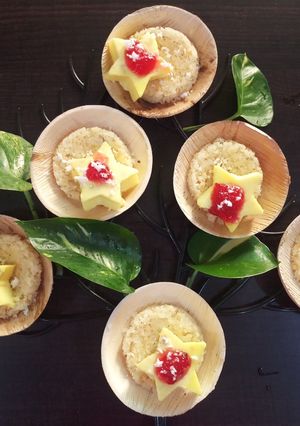 A picture of Coconut barfi with china grass.