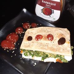 A picture of Roti bread spinach sandwich.