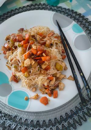 Foto di Vermicelli di riso con le verdure e il pollo 😋