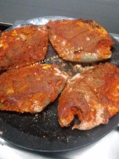 पॉमफ्रेट (पापलेट) टिक्का मसाला फ्राय (paplet tikka masala fry recipe in marathi) रेसिपी चे मुख्य फोटो