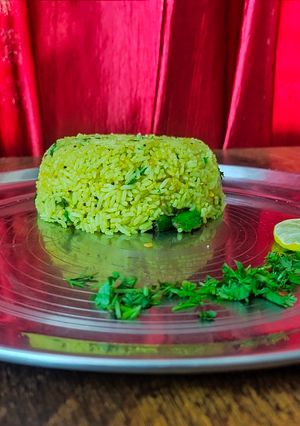 A picture of Lemon rice.