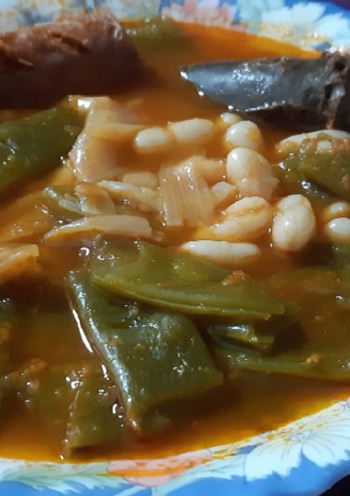 Una foto de Judías de dos colores (blancas y verdes)