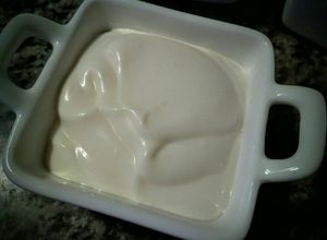 Una foto de SALSA (sour cream)Para Taquitos...!