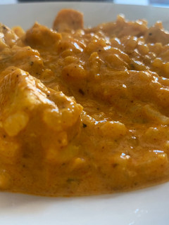 Una foto de Pollo al curry con arroz