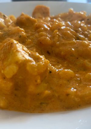 Una foto de Pollo al curry con arroz