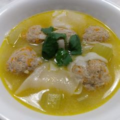A picture of No fuss wonton soup.