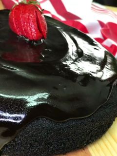 صورة لوصفة كيك الشوكولاتة بدون حليب و بيض