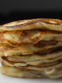 Una foto de Pancakes americanos esponjosos - 👉 Desayunos Veganos Fáciles