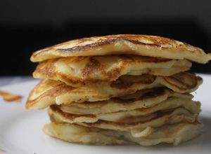 Foto principal de Pancakes americanos esponjosos - 👉 Desayunos Veganos Fáciles