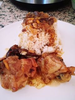 Una foto de Pollo con ciruelas a la naranja