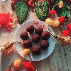 A picture of Ragi ladoo.